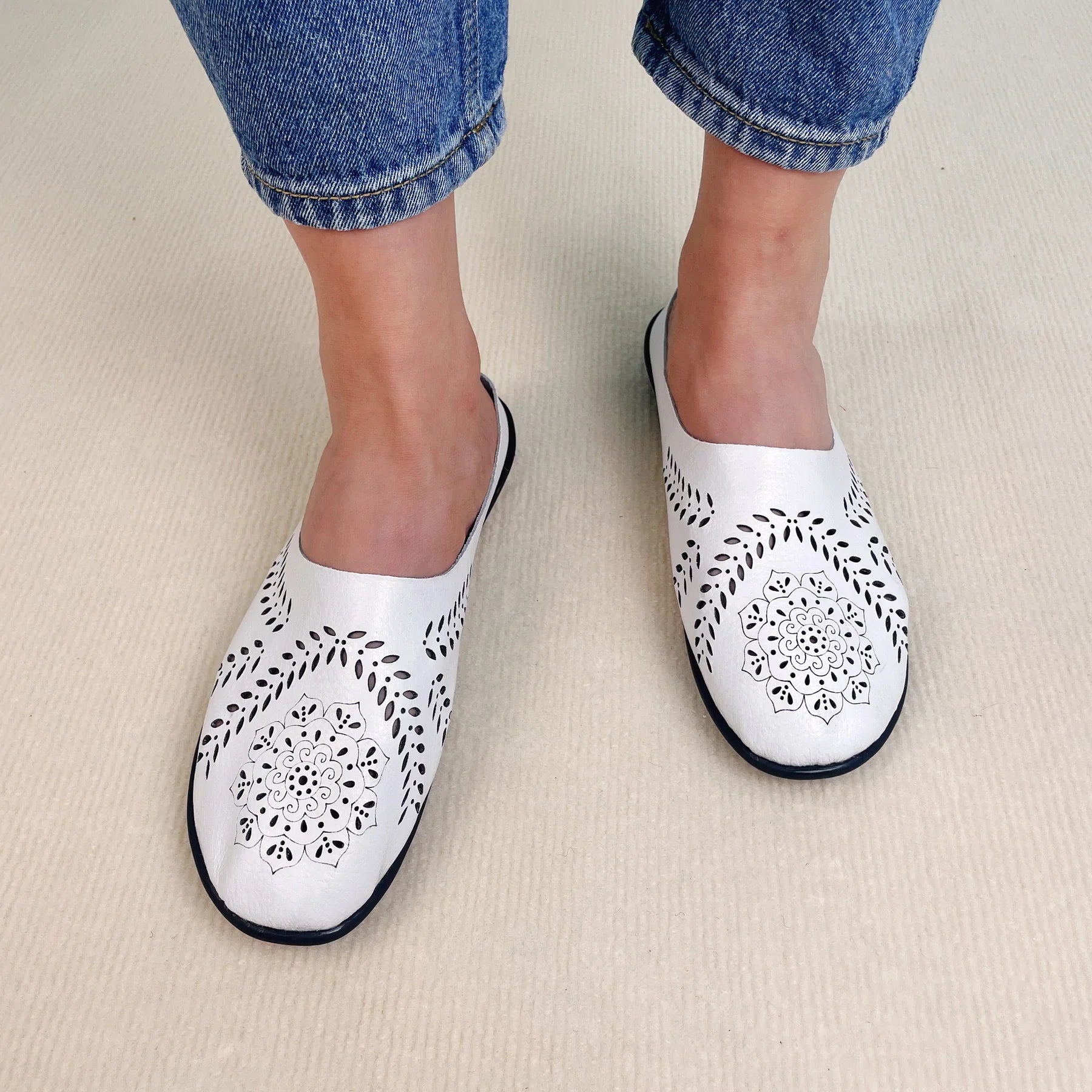 PREMIUM CASUAL ALL-MATCH HOLLOW LOAFERS 2026